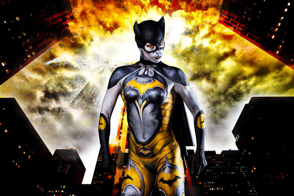 body painting de batgirl inspire du film batman, dark night et batman begins. Bodypainting sur le theme de marvel, comics et super heros america