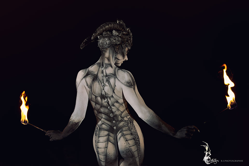 body painting sur le theme de l'animal realise pour le club de vendome à paris. Ideal pour vos soirees a theme , accueil evenementiel, festival 